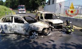 Montelupone, auto in fiamme dopo un incidente: Vigili del Fuoco in azione (FOTO)