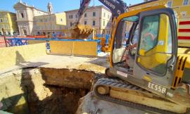 San Severino, si lavora per chiudere la voragine in piazza Del Popolo