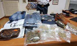 Civitanova, sequestrati 38 capi d'abbigliamento contraffatti e droga: denunciati due fratelli