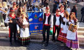Montecosaro, Li Matti de Montecò tornano con il libro "Un salto nel folklore"