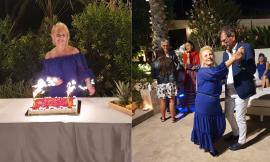 Lady Manola Gironacci festeggia 60 anni: balli a bordo piscina e vecchie fiamme che ritornano