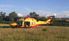 Fiuminata, finisce fuori strada con la moto: donna soccorsa in eliambulanza