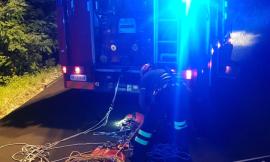 Mogliano,  sbanda con lo scooter e finisce in una scarpata: 16enne trasportato a Torrette