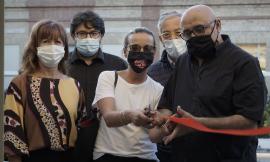Civitanova, taglio del nastro per la mostra "Colors" dell'artista Adriano Venturelli