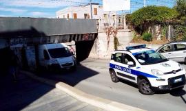 Civitanova, veicoli incastrati nel sottopasso Castellaro: una telecamera termica come soluzione