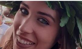 Macerata, corona di alloro per Roberta Fratalocchi: le congratulazioni dei dipendenti del Conad