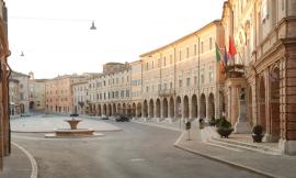 San Severino, in piazza del Popolo un grande giardino all'aperto colorerà l'estate