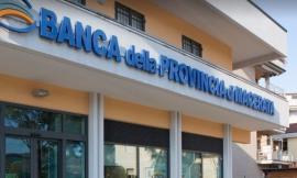 Tolentino, colpo nella notte alla Banca Macerata: banditi prelevano la cassaforte e fuggono col bottino