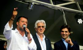 Macerata, bagno di folla a Piazza Mazzini per Matteo Salvini: applausi anche ad Acquaroli e Parcaroli (VIDEO e Fotogallery)