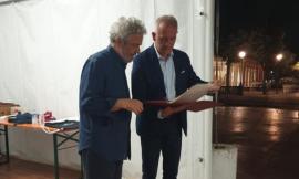 Civitanova, 6 bis e 15 minuti di applausi: Nicola Piovani incanta il pubblico del Varco sul mare