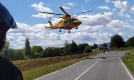 Potenza Picena, si ribalta con il trattore: uomo trasportato a Torrette in codice rosso