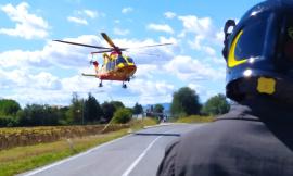 Morrovalle, auto finisce fuori strada e si ribalta: conducente traportato d'urgenza a Torrette