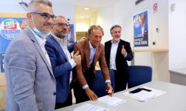 Macerata, Raffaele Delle Fave firma per Forza Italia e si lancia nella corsa delle regionali (VIDEO E FOTO)