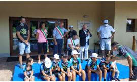 In 300 pedalano lungo la Ciclovia 77: tanta emozione all'arrivo di Muccia