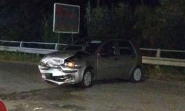 Trodica, scontro frontale tra due auto: donna trasportata al pronto soccorso (FOTO)