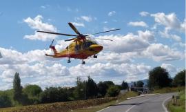 Recanati, per evitare un gatto cade dalla bici: 73enne soccorso in eliambulanza