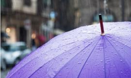 Ombrelli aperti nelle Marche, allerta gialla della Protezione Civile: mare mosso e pioggia in arrivo