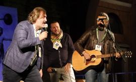 Macerata, Pardo mattatore all'Overtime Festival: duetto d'eccezione con Omar Pedrini (FOTO)