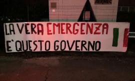 Macerata, striscioni contro il nuovo Dpcm: "La vera emergenza è questo Governo"
