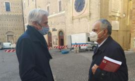 Macerata, festeggiamenti per le lauree: il sindaco annuncia controlli della Polizia Locale