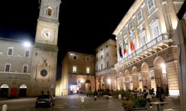 Macerata, "serrande giù anche per l'asporto": la Polizia Locale scatena l'ira dei commercianti