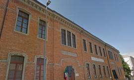 Macerata, chiusa la scuola primaria "De Amicis":  cinque classi in quarantena