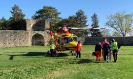 San Ginesio, cade da una pianta: uomo trasportato in gravi condizioni a Torrette (FOTO)