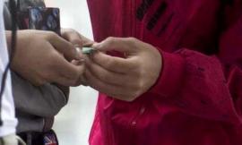 Sorpreso a spacciare fuori dal supermercato: aveva droga per un potenziale guadagno di 30mila euro