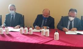 Osimo, dispenser in ogni scuola e 4mila borracce per gli studenti: i "doni" del Comune, Astea e AATO3
