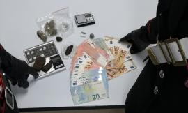 Macerata, tre ragazzi 18enni beccati con la droga in via Pace: uno di loro era positivo al Covid