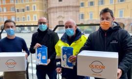 San Severino, titolari di bar e tabaccheria donano tute protettive alla Protezione Civile