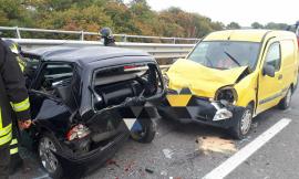 Pollenza, schianto in superstrada: una donna trasportata al Pronto Soccorso. Traffico in tilt (FOTO)