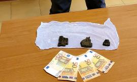 Civitanova, nascondeva 100 grammi di hashish tra i mobili di casa: denunciato