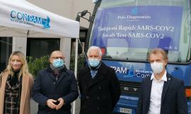 Macerata, il bus tamponi parcheggia a Villalba: "servizio volto a snellire la sanità pubblica "
