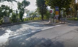 Tolentino, l'auto perde metano dopo l'incidente all'incrocio: intervengono i vigili del fuoco
