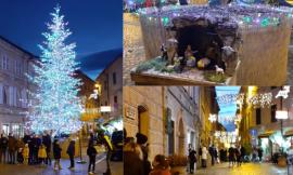 A Montefano si 'accende' il Natale: in piazza un albero di oltre 10 metri