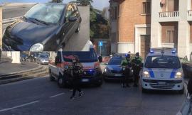 Macerata, donna investita da una Fiat 500 nei pressi del Monumento dei Caduti: è grave (FOTO)