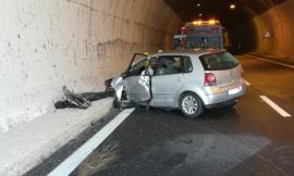 Incidente in superstrada, scontro tra auto e camion: un uomo trasferito a Torrette