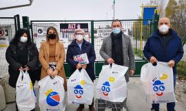 Tolentino, giochi per i bambini che vivono nell'area container: il dono del Rotary Club