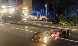 Macerata, incidente tra auto e moto in via Pancalducci: un uomo al pronto soccorso (FOTO)
