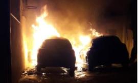 "Botti di capodanno": due auto avvolte dalle fiamme dopo la mezzanotte (FOTO)