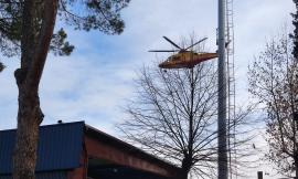 Tolentino, si reca al Pronto Soccorso con una "misteriosa" ferita alla mano: uomo trasportato a Torrette