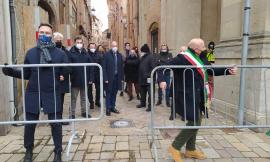 Camerino,  il sindaco lancia via le transenne: dopo il sisma riapre Corso Vittorio Emanuele II (VIDEO e FOTO)