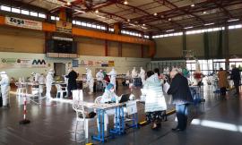 Tolentino, screening di massa al pala Chierici: 3 i casi positivi rilevati il primo giorno