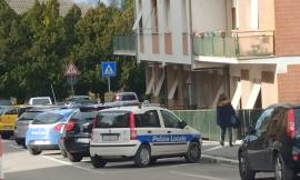 Tragedia a Macerata: si impicca nel garage di casa, muore un giovane