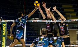 Lube, l'aggancio al primo posto sfuma al tie-break: Perugia passa all’Eurosuole Forum (FOTO)