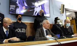 Da 3 anni spacciavano eroina per le strade di Macerata: in carcere 13 pusher nigeriani (VIDEO)