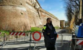 Corinaldo, parziale crollo delle storiche mura. L'assessore Aguzzi: "Necessario l'abbattimento"