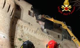 Corinaldo, mura cedute: continuate per tutta la notte le operazioni di messa in sicurezza