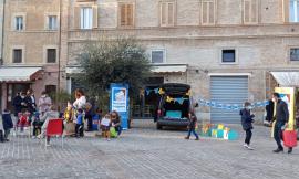 Macerata, la BiblioMacchina accende i motori: una marea di libri pronti ad 'invadere' la città